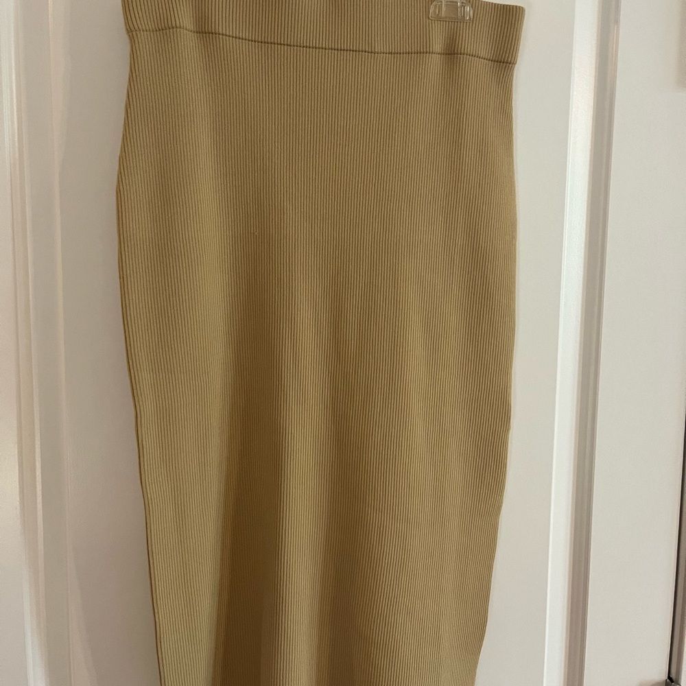 Never worn- purchased from Amazon Drop, stretch, long skirt, tan -size Medium